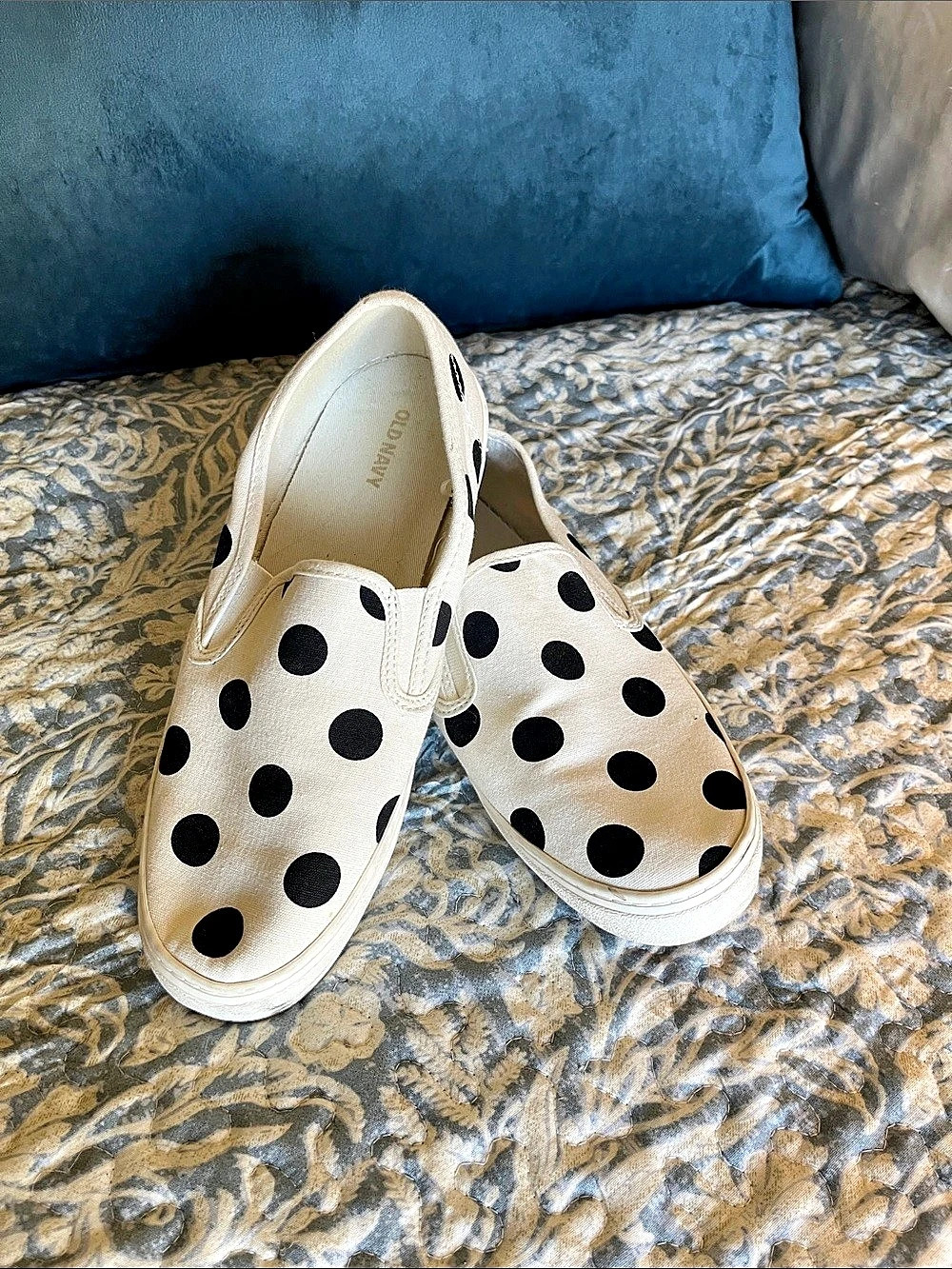 Old Navy Canvas Slip-On Sneakers White & Black Size 9
